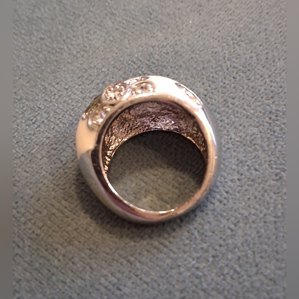 Silver White Floral Dome Ring - Picture 2 of 5